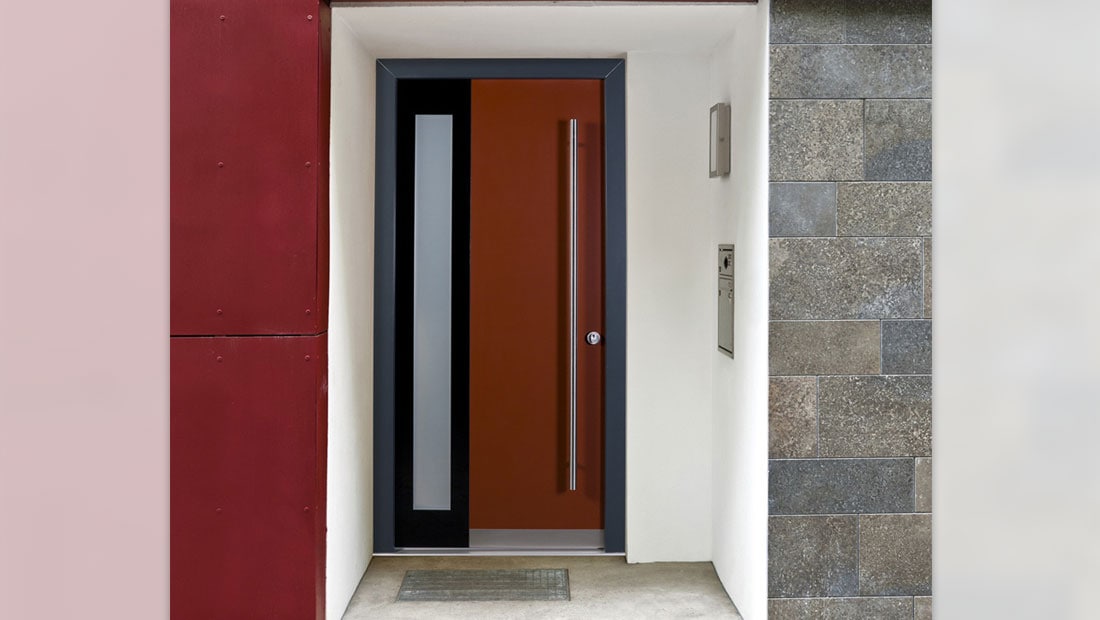 ușă de exterior din lemn, model opal culoare rosie, cu sticla