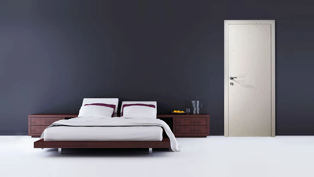 Usi de interior albe vopsite cu model decorativ