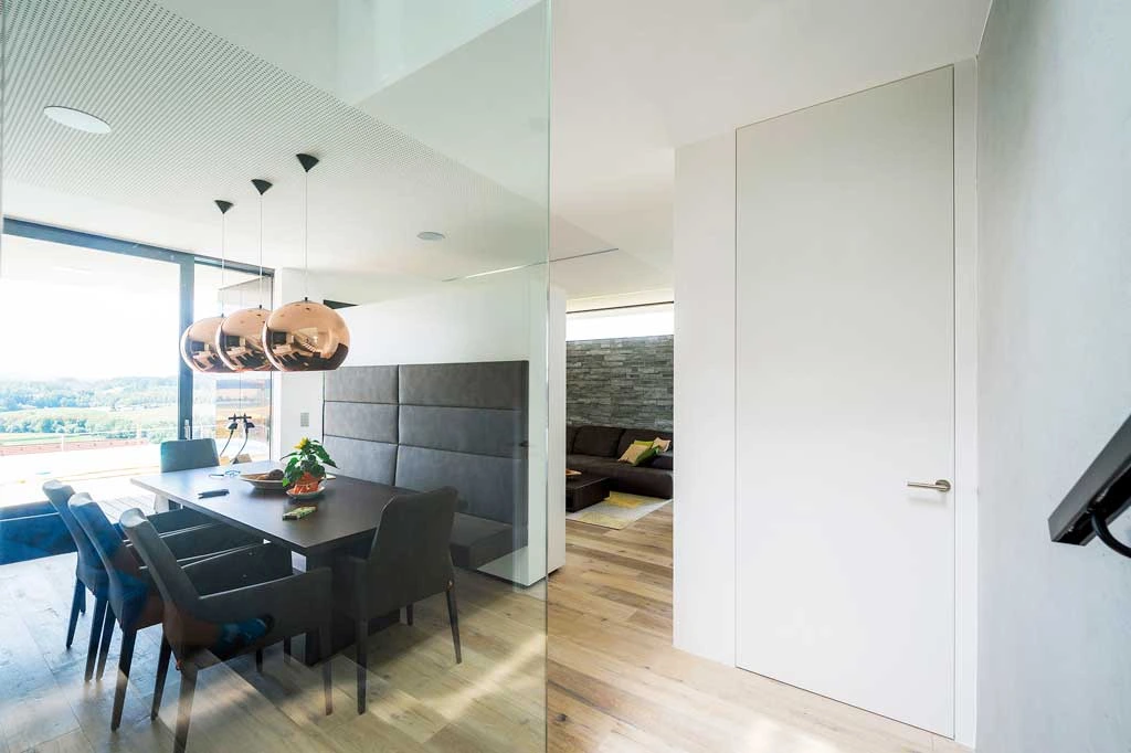 Usa filomoro pana in tavan alba