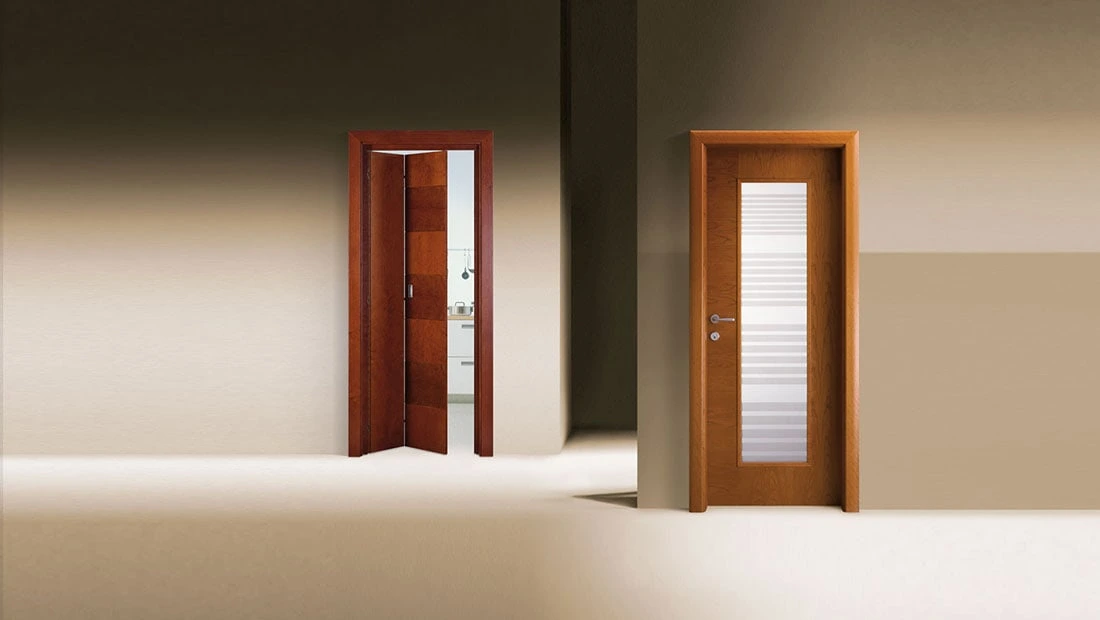 Usa de interior din lemn stratificat Duoplan cu furnir natural de cires baituit si decupaj de sticla cu model sablat