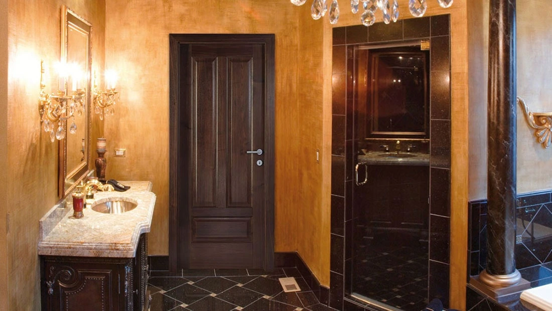 Usa de interior clasica din lemn stratificat cu esente de nuc Prima 8