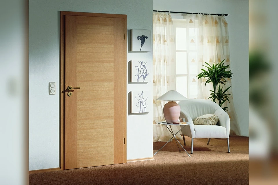 Usa de interior din lemn stratificat si furnir natural model Quirin